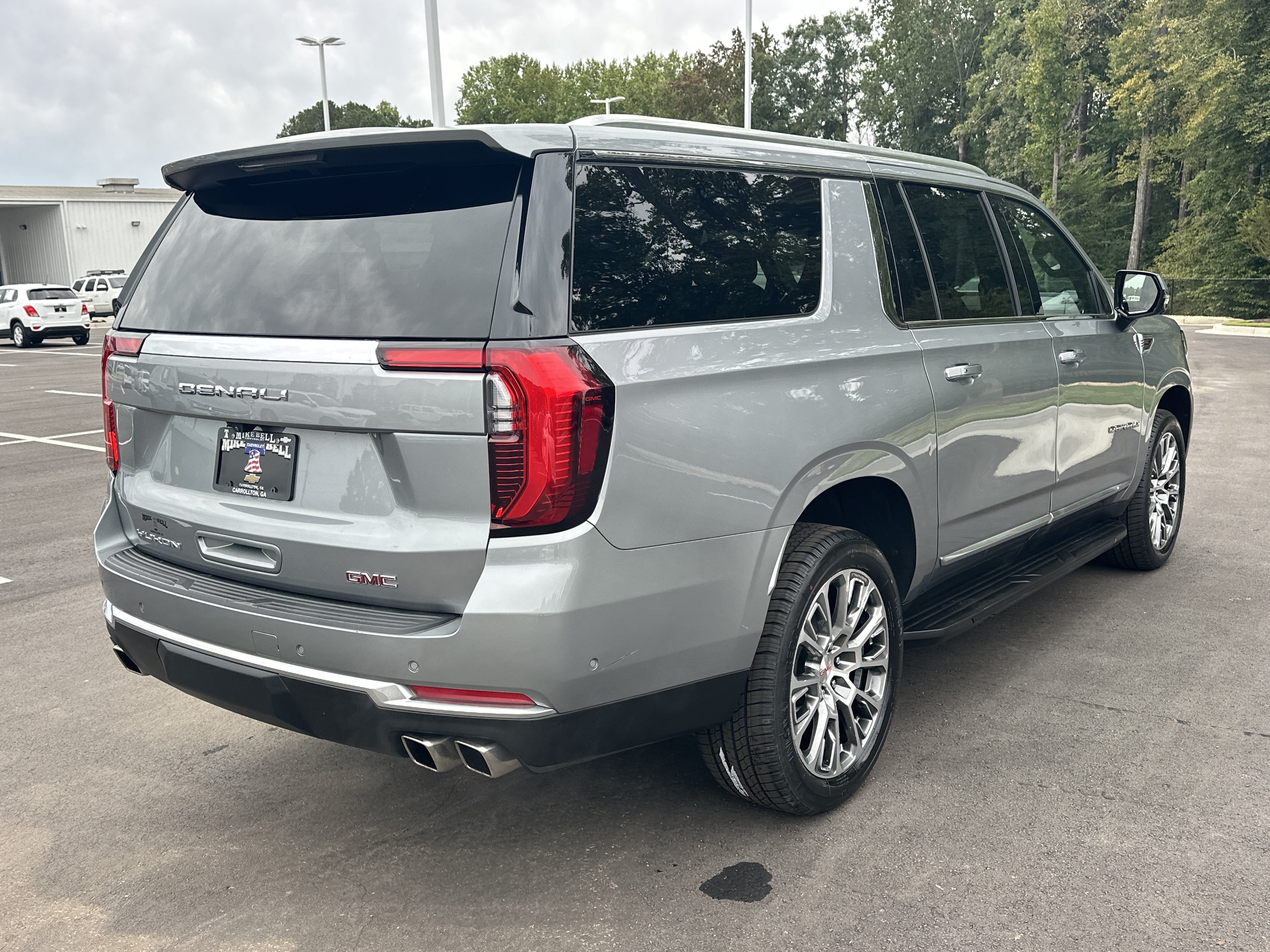 Used 2025 GMC Yukon XL Denali RWD image 8