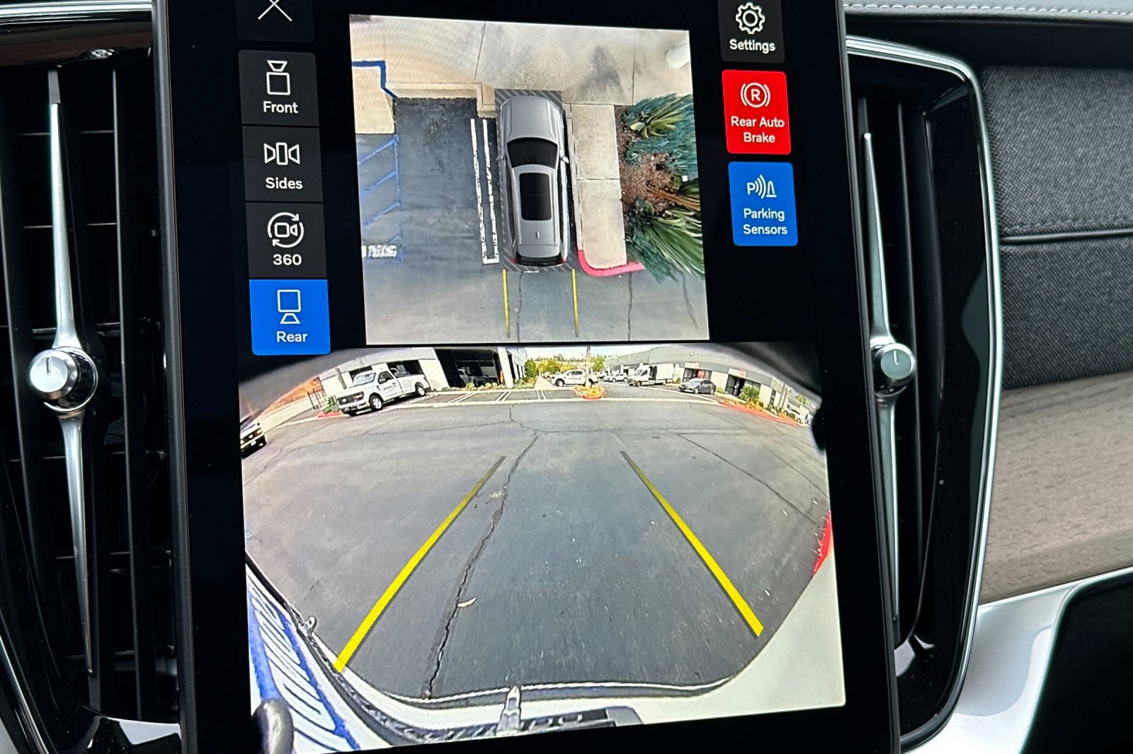 New 2026 Volvo XC90 T8 Plus w/ Protection Package AWD/4WD image 17