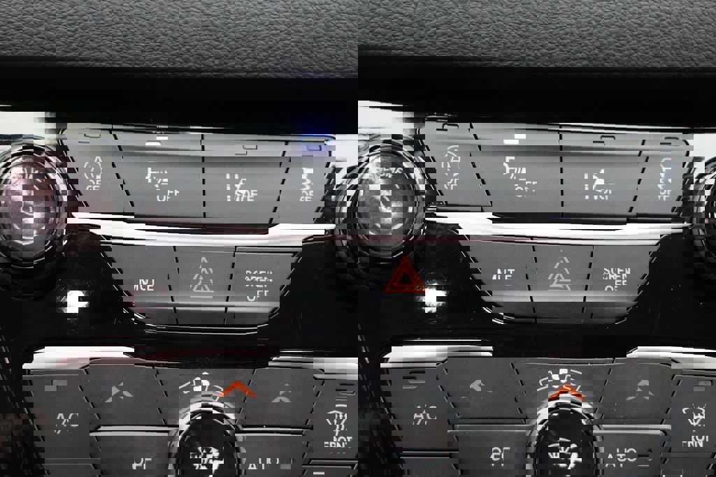 Used 2024 Chrysler Pacifica Touring-L image 24