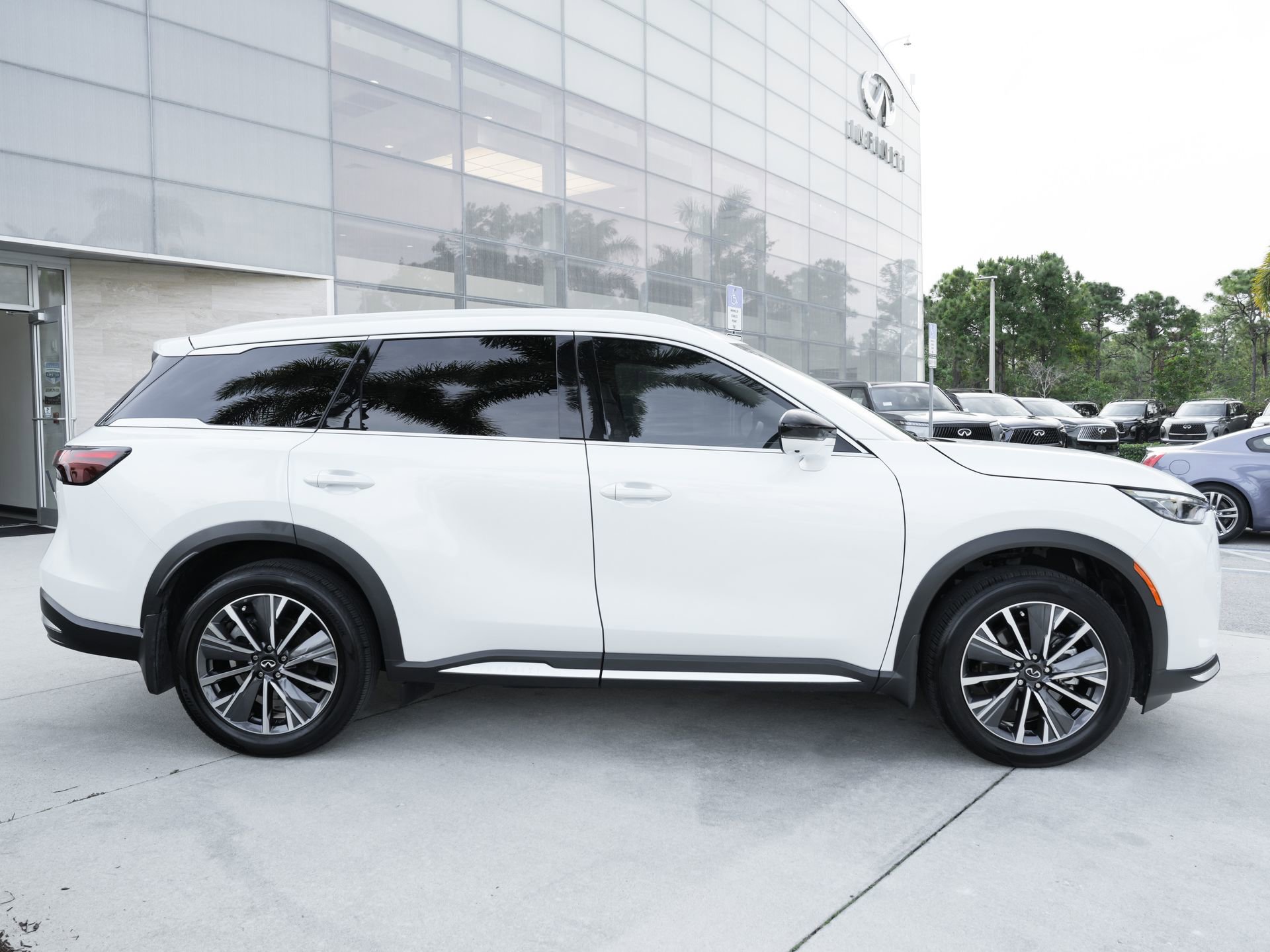 Certified 2026 INFINITI QX60 Luxe w/ Cargo Package FWD image 25