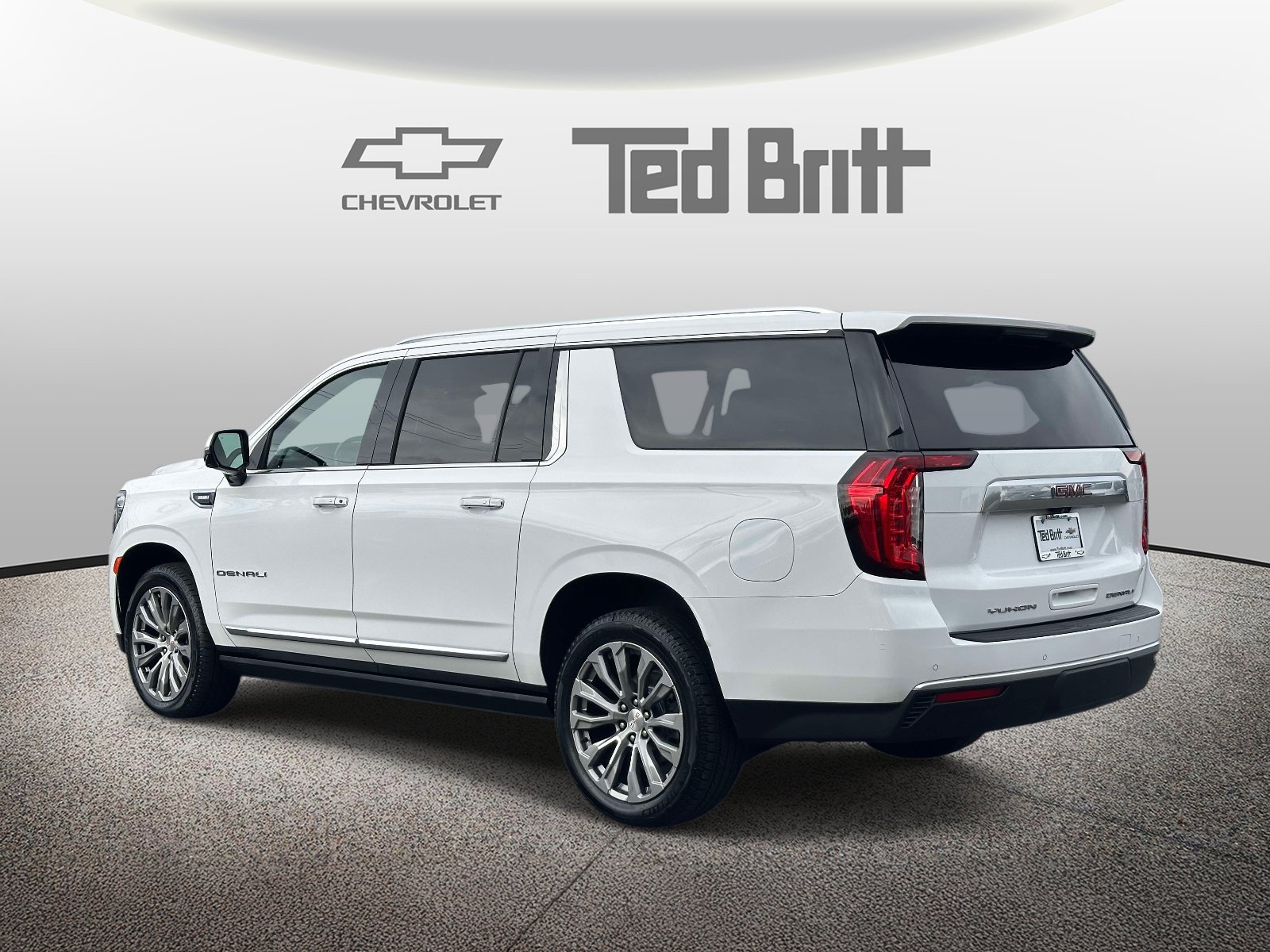 Used 2021 GMC Yukon XL Denali w/ Advanced Technology Package AWD/4WD image 6