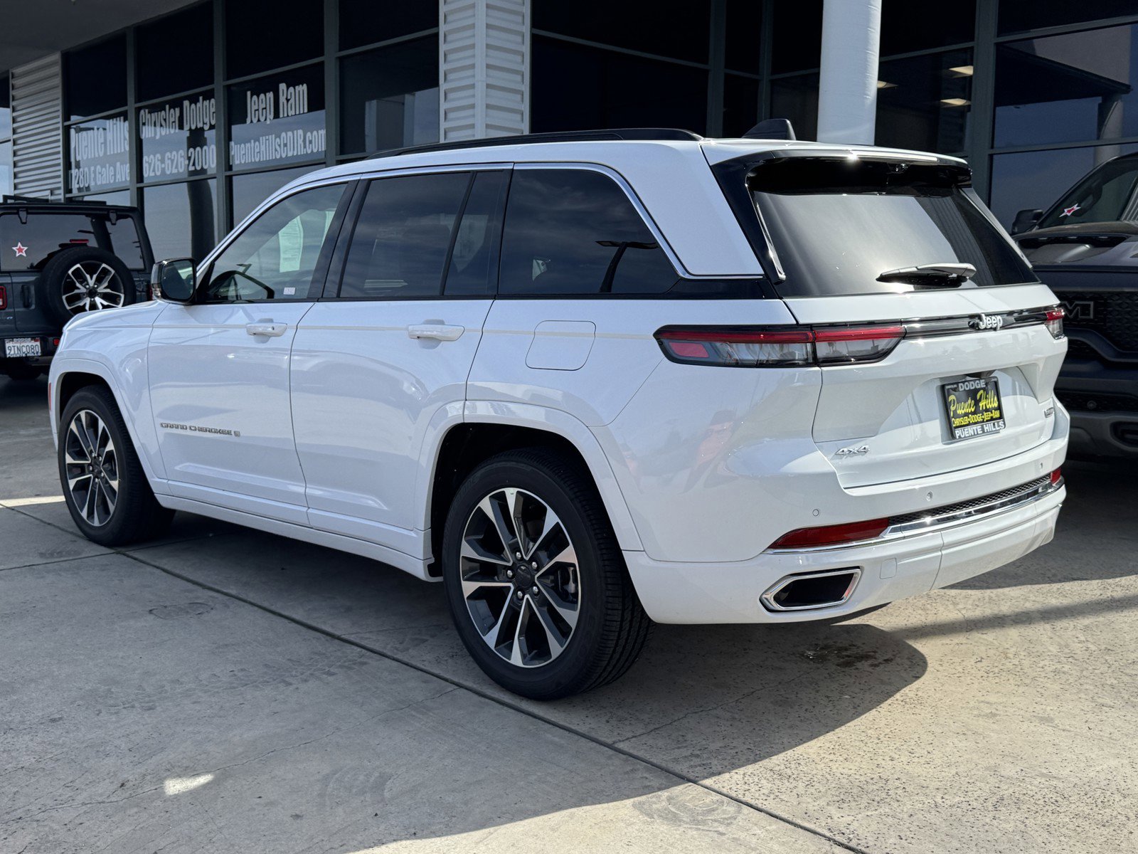 New 2025 Jeep Grand Cherokee Overland w/ Luxury Tech Group IV image 4