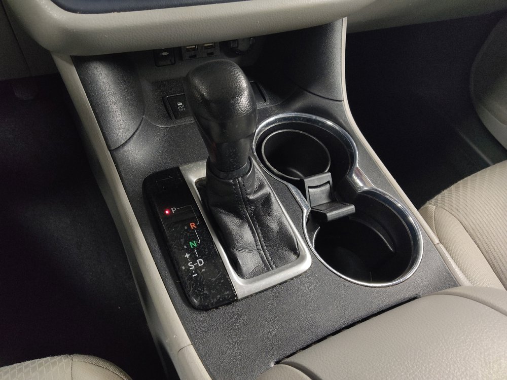 Used 2019 Toyota Highlander LE image 26