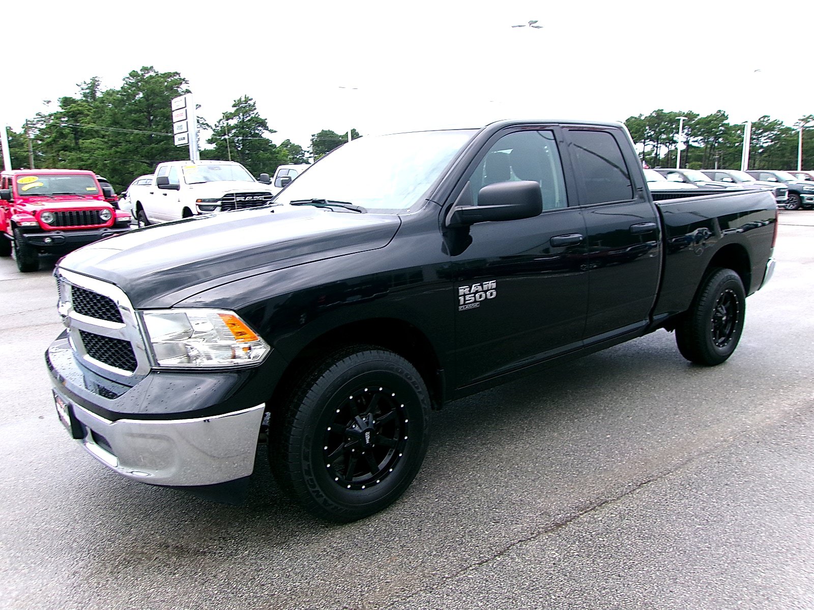 Used 2024 RAM 1500 Classic SLT AWD/4WD image 2