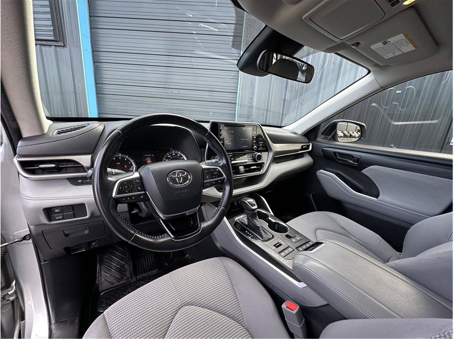 Used 2020 Toyota Highlander LE image 14