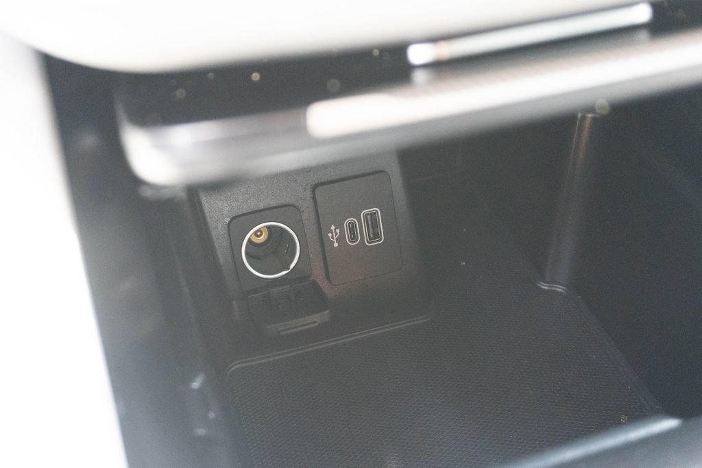 Used 2025 Ford Explorer Active w/ Active Comfort Package RWD image 32