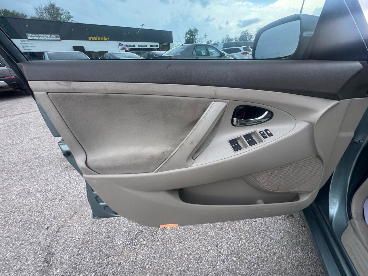 Used 2011 Toyota Camry LE FWD image 10
