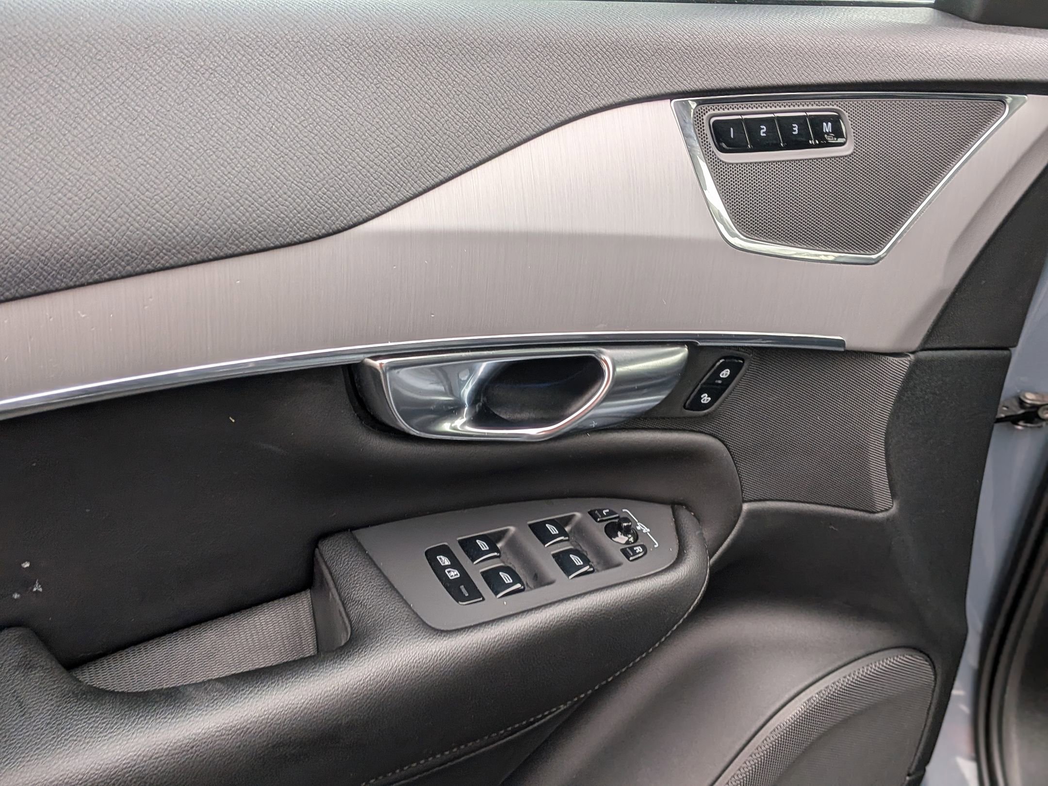 Used 2022 Volvo XC90 T5 Momentum w/ Climate Package image 15