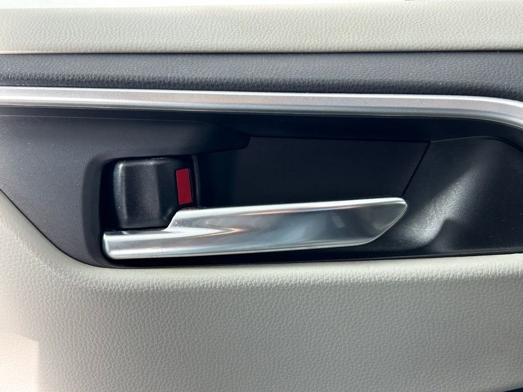 Used 2021 Toyota RAV4 XLE image 32