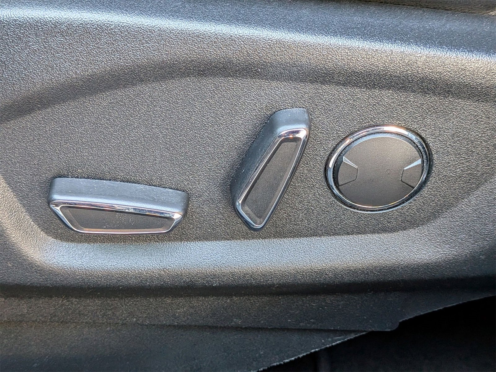 Used 2018 Ford Explorer Limited w/ Ford Safe & Smart Package image 16