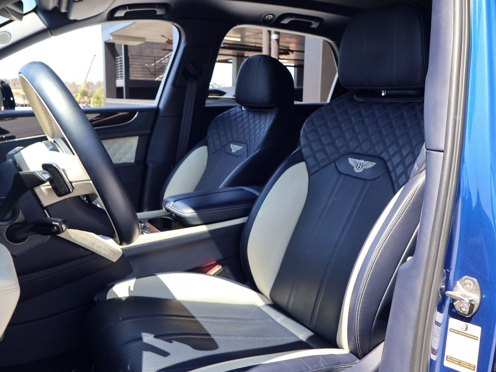 Certified 2022 Bentley Bentayga AWD/4WD image 2
