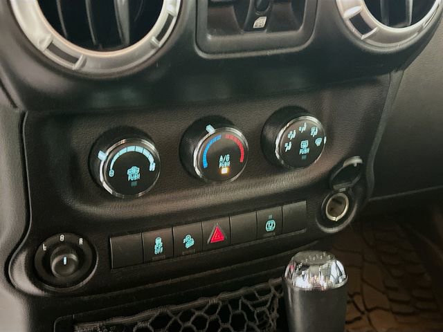 Used 2015 Jeep Wrangler Unlimited Sahara image 14