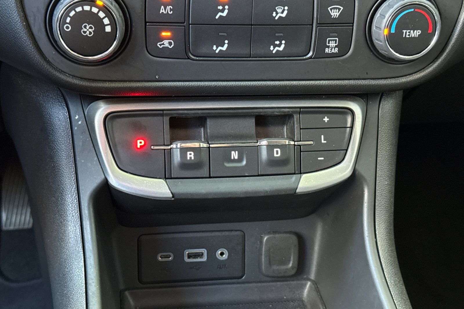 Used 2024 GMC Terrain SLE FWD image 27