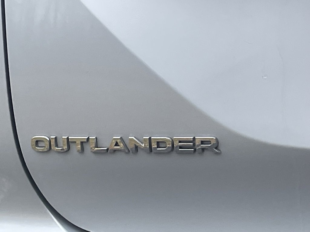 Used 2024 Mitsubishi Outlander SE image 21