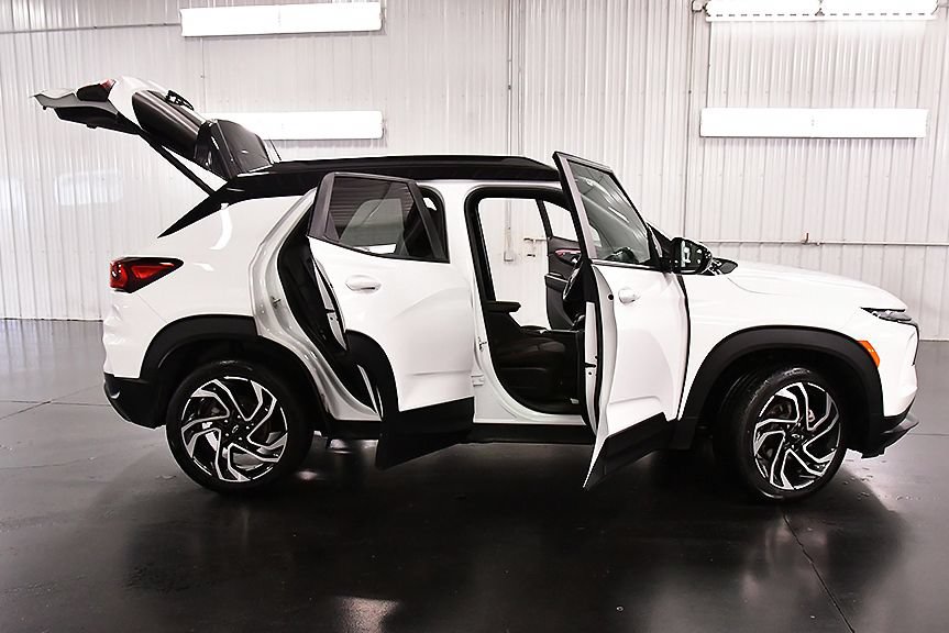 Used 2024 Chevrolet TrailBlazer RS w/ Convenience Package AWD/4WD image 30