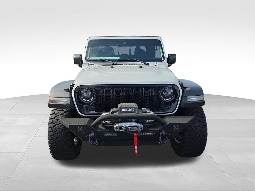 Used 2025 Jeep Gladiator Sport AWD/4WD image 2