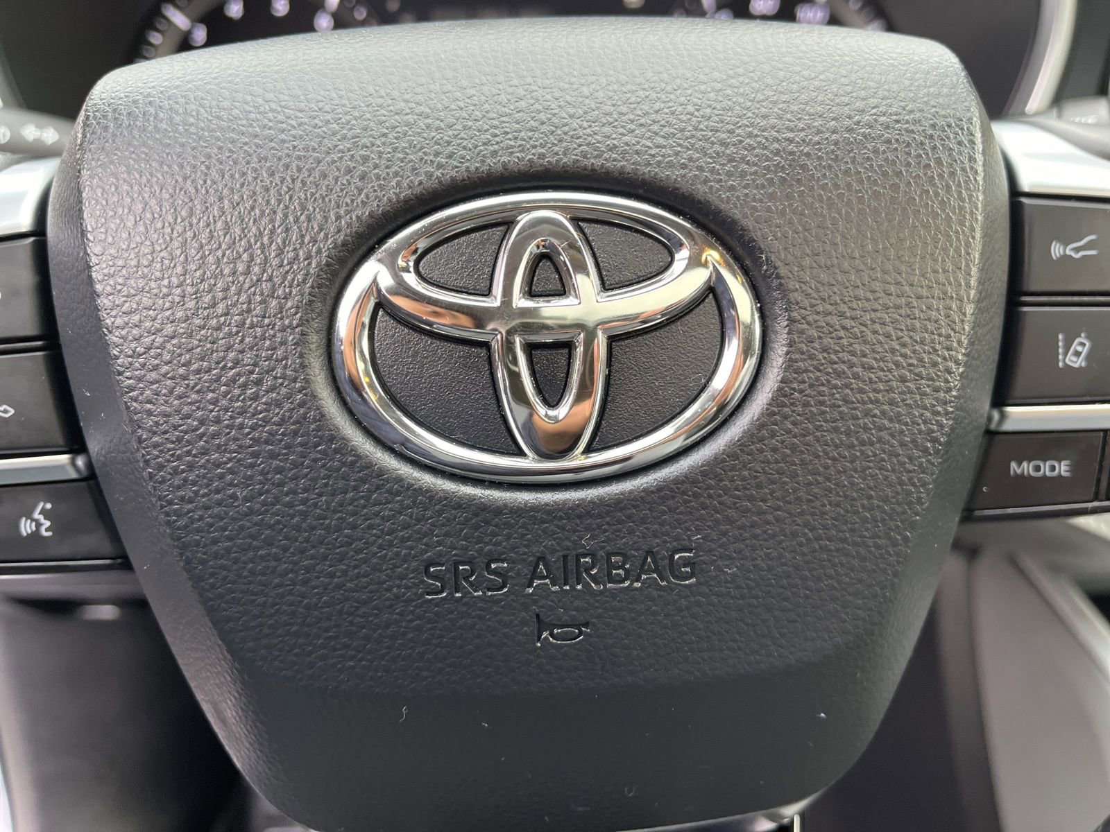 Used 2020 Toyota Highlander XLE AWD/4WD image 30