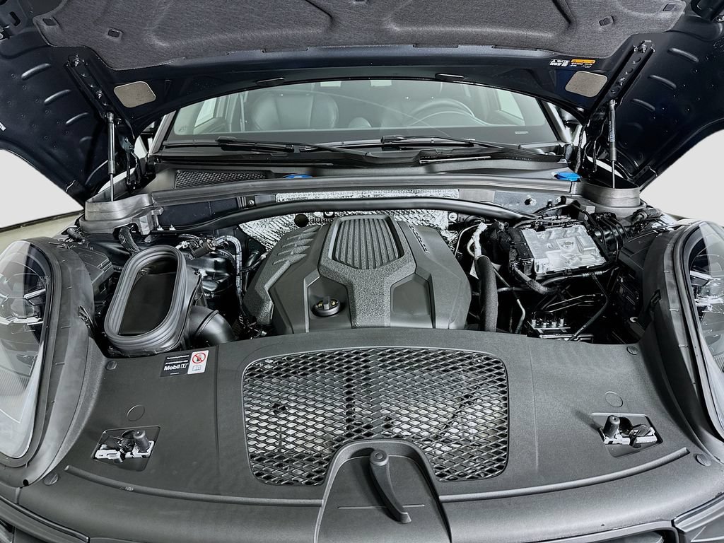 Certified 2026 Porsche Macan AWD/4WD image 33