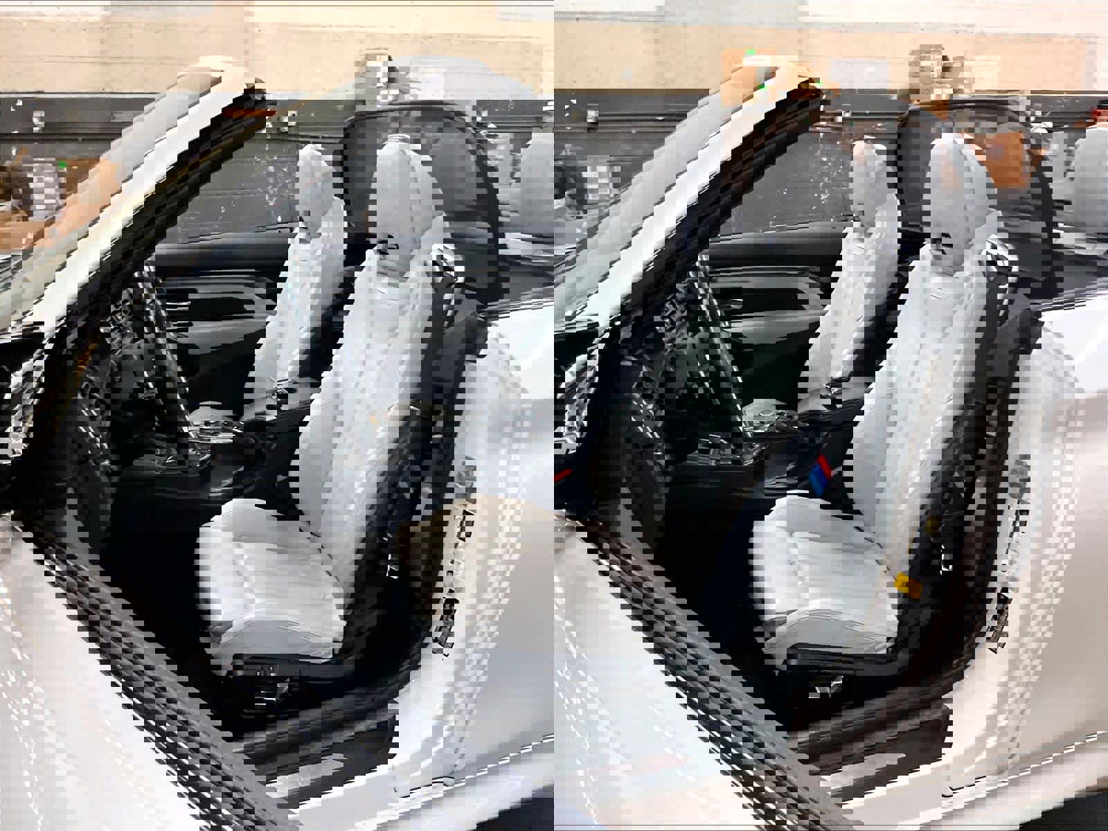 Used 2018 BMW M4 Convertible image 25