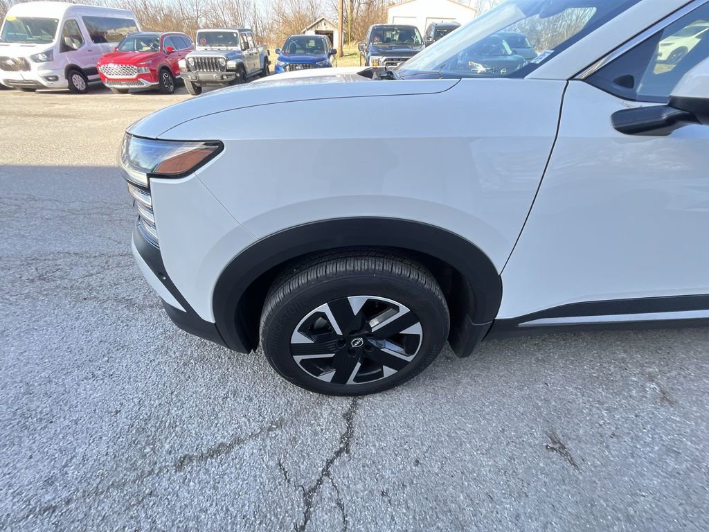 Used 2025 Nissan Kicks SR image 10