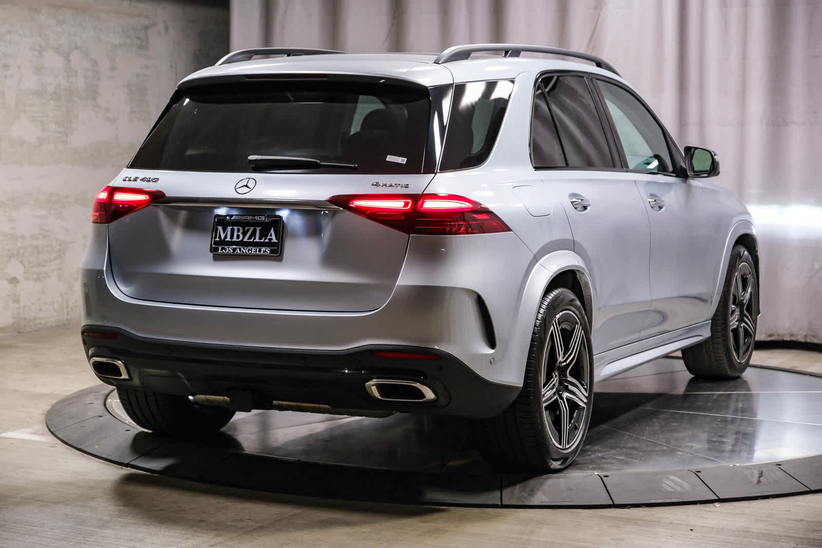 Used 2026 Mercedes-Benz GLE 450 4MATIC w/ Night Package image 4
