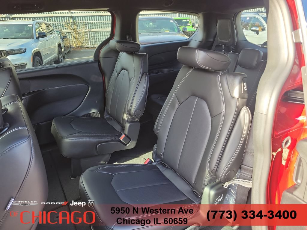 New 2026 Chrysler Pacifica Select AWD/4WD image 11