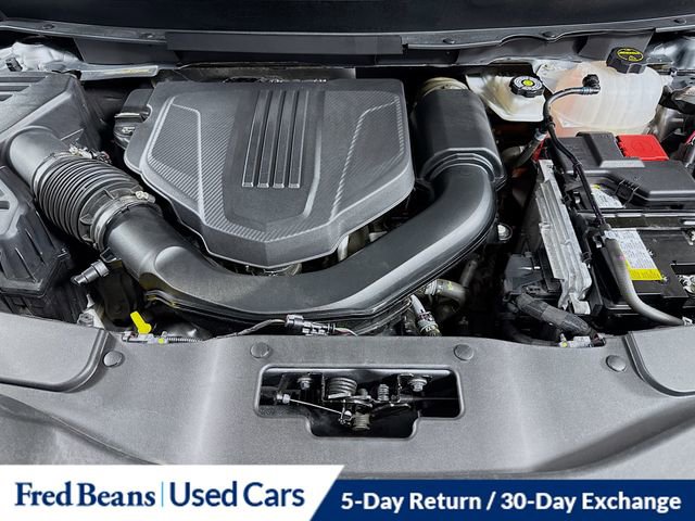 Used 2025 Chevrolet Traverse LT image 32