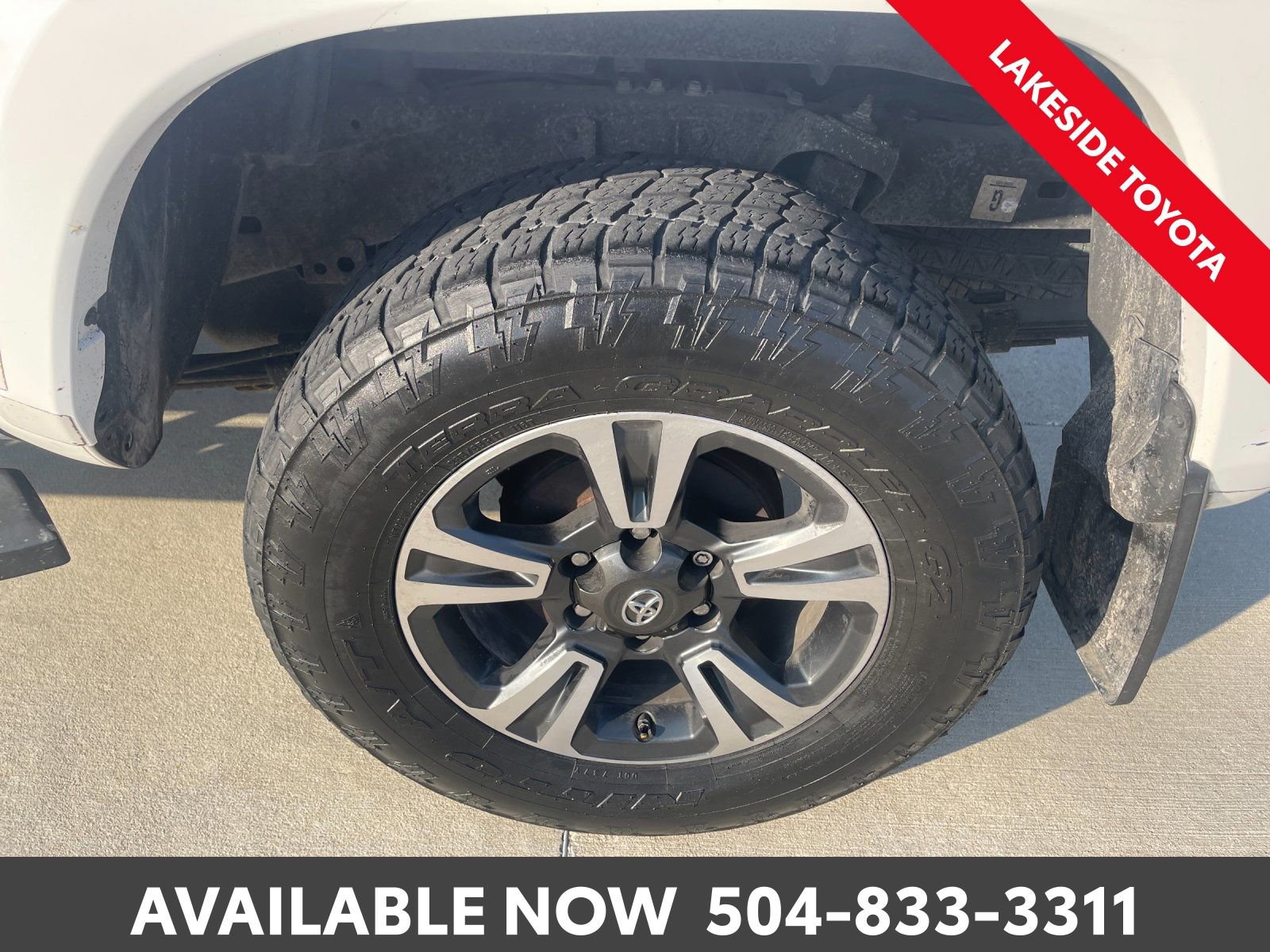 Used 2018 Toyota Tacoma TRD Sport image 11