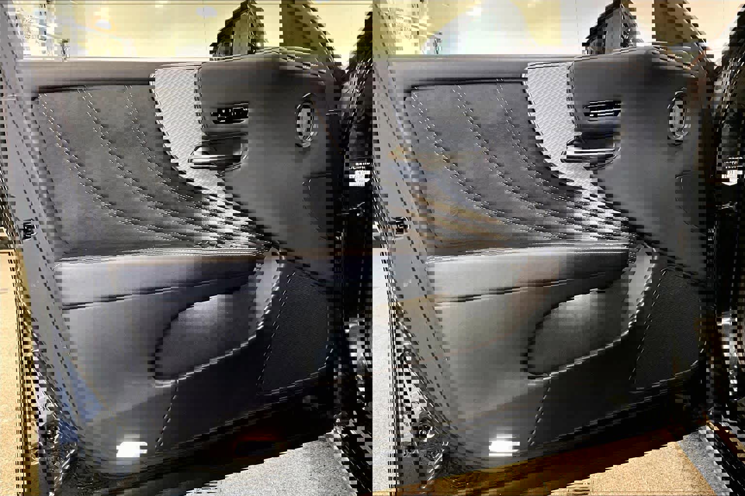 Used 2022 Lexus LS 500 F Sport w/ Accessory Package (Z2) image 21