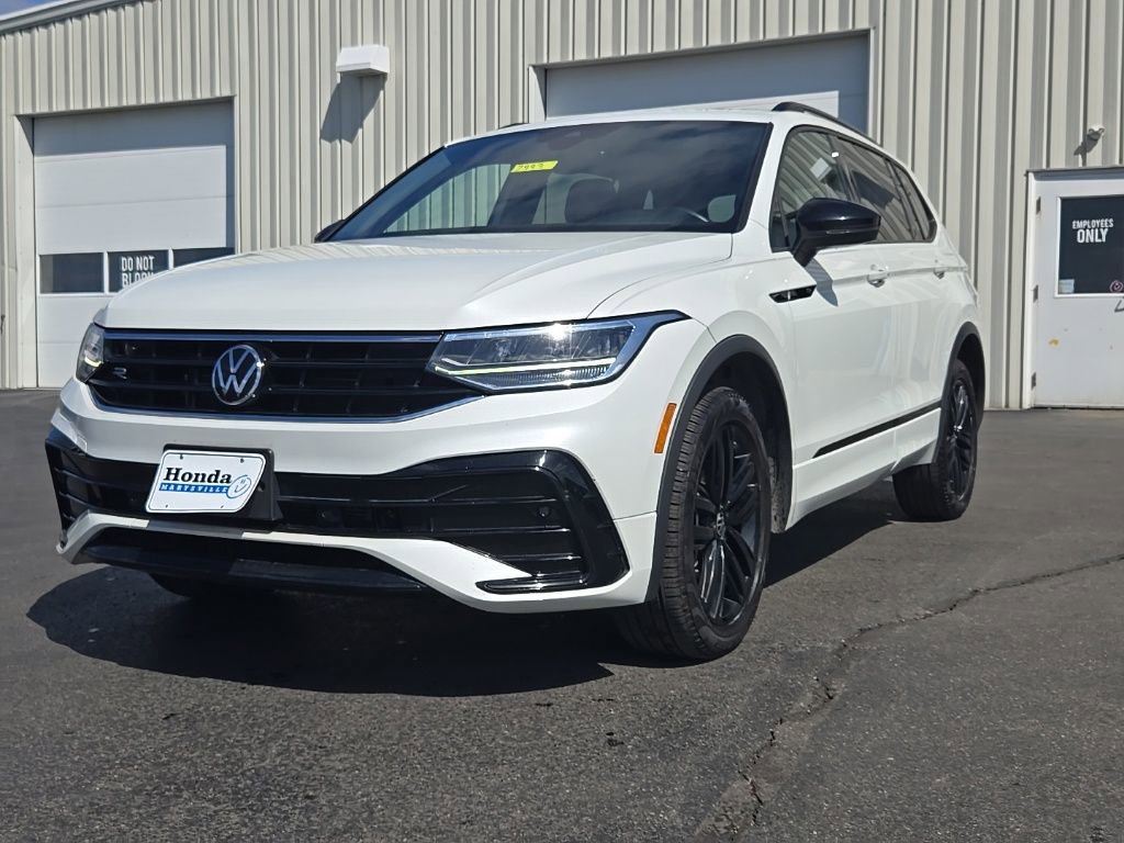 Used 2022 Volkswagen Tiguan SE R-Line AWD/4WD image 3