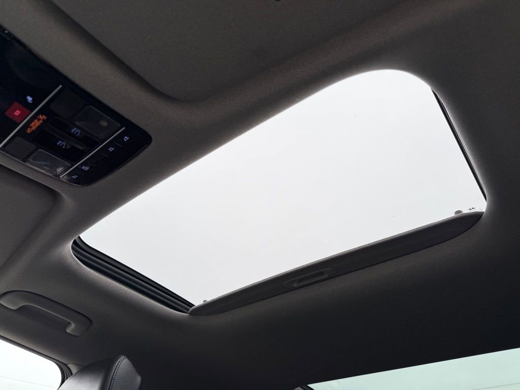 Used 2025 Hyundai Santa Fe Limited AWD/4WD image 30