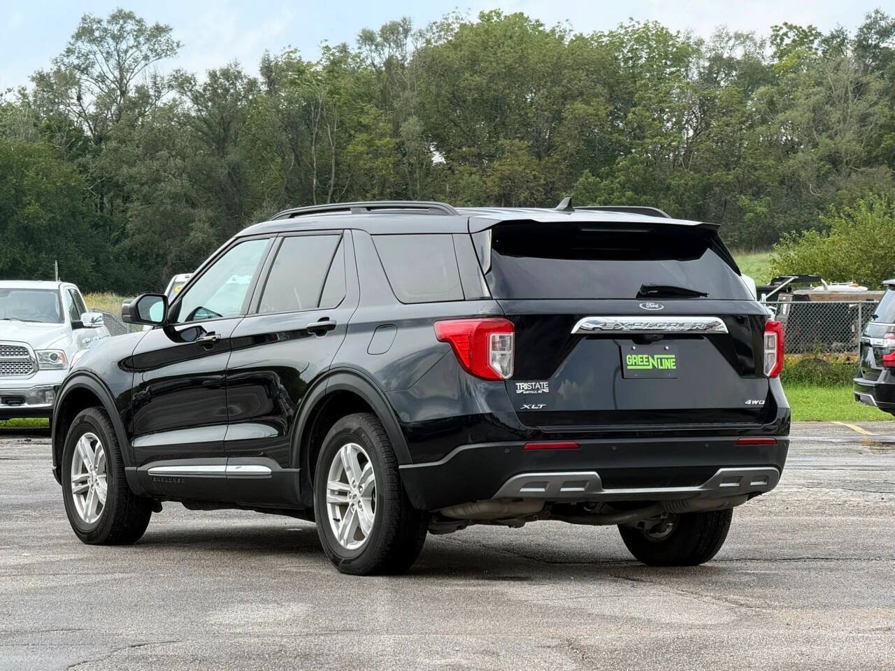 Used 2023 Ford Explorer XLT w/ Equipment Group 202A AWD/4WD image 2