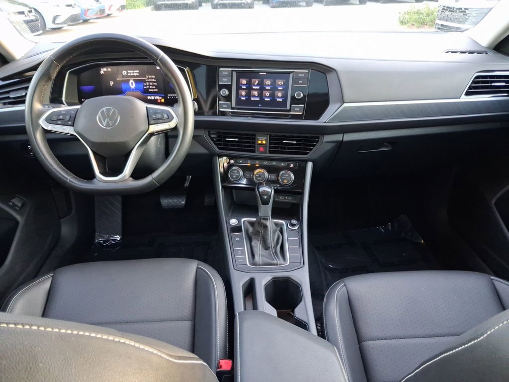 Used 2024 Volkswagen Jetta SE FWD image 9
