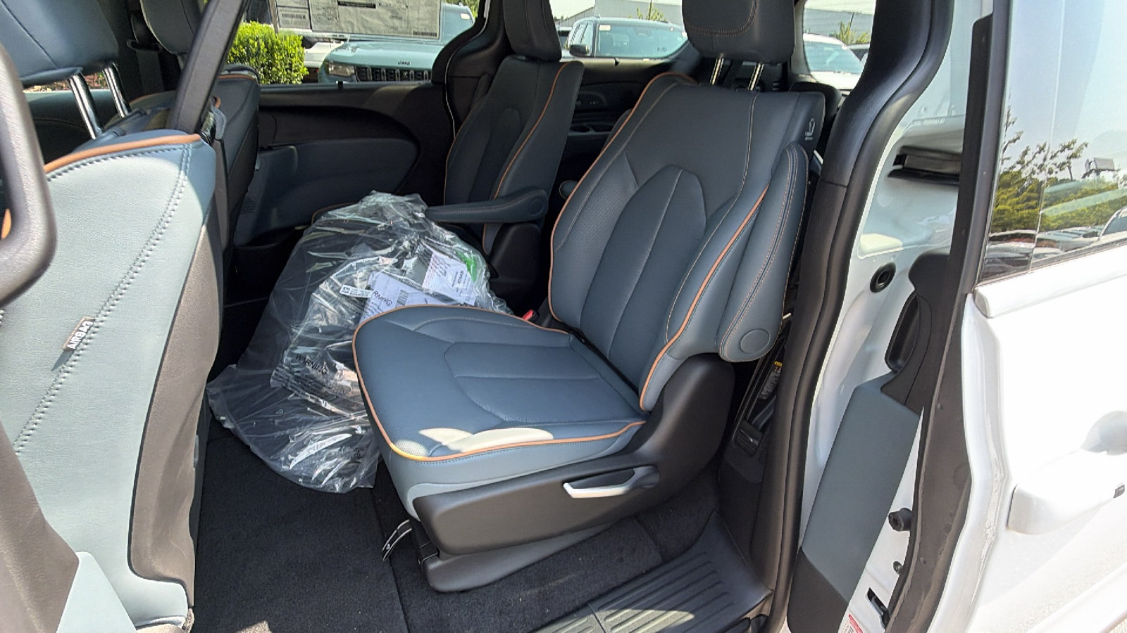 New 2027 Chrysler Pacifica Pinnacle FWD image 20