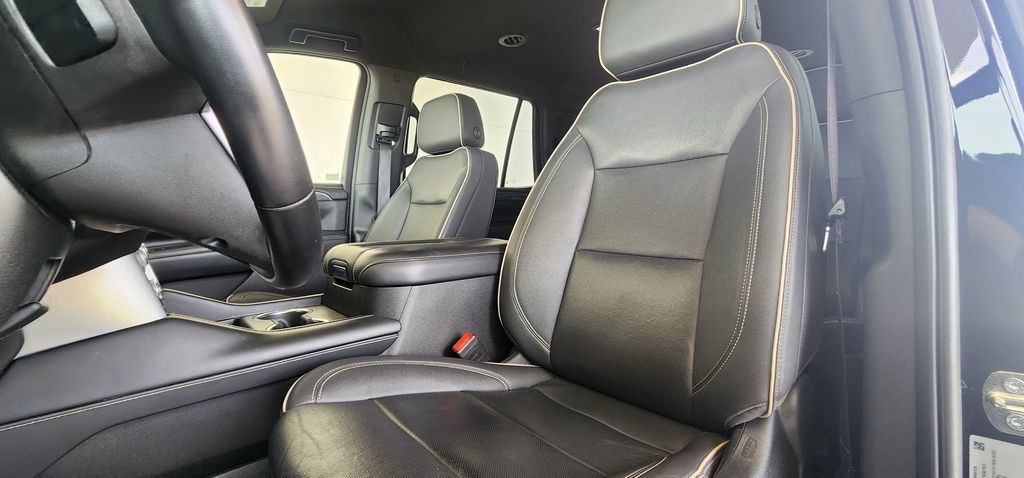 Used 2023 GMC Yukon SLT AWD/4WD image 13