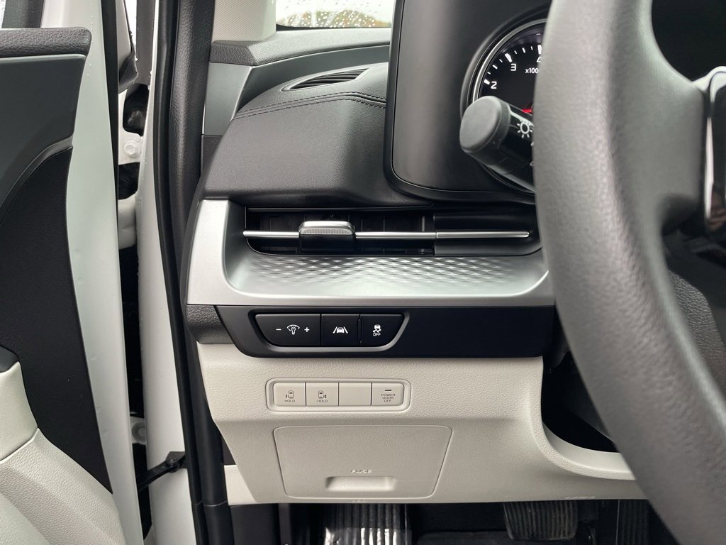 Used 2024 Kia Carnival LX image 23