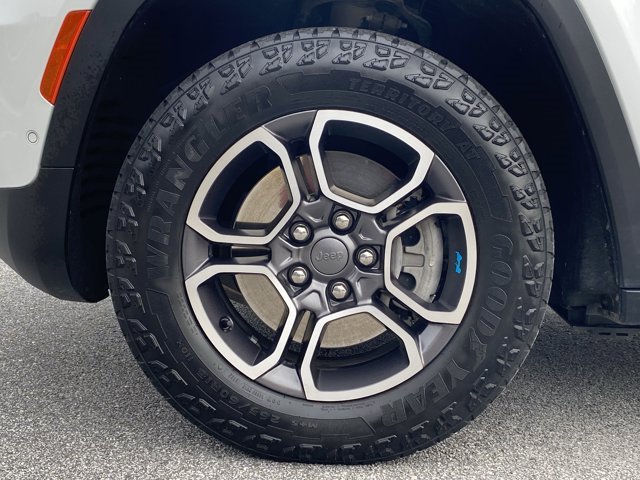 Used 2022 Jeep Grand Cherokee Trailhawk w/ Advanced Protech Group II image 25