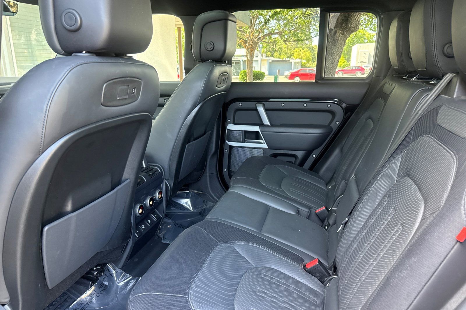 Used 2022 Land Rover Defender 110 X-Dynamic HSE AWD/4WD image 12