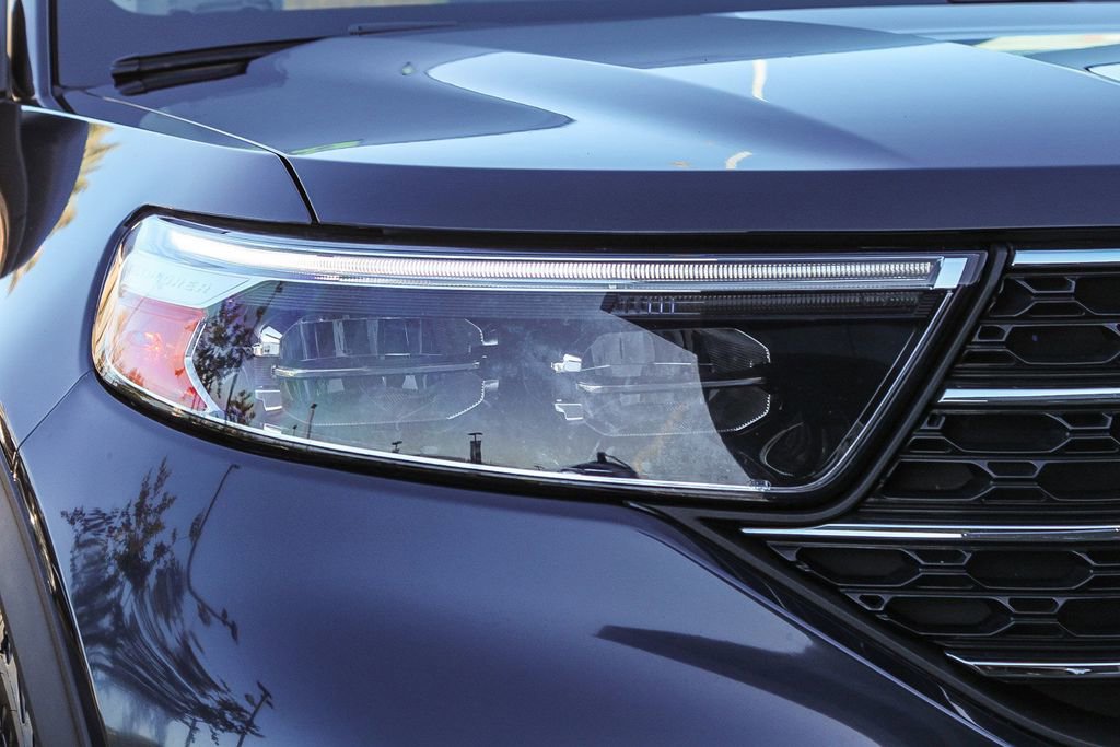 Used 2023 Ford Explorer XLT w/ Equipment Group 202A RWD image 4