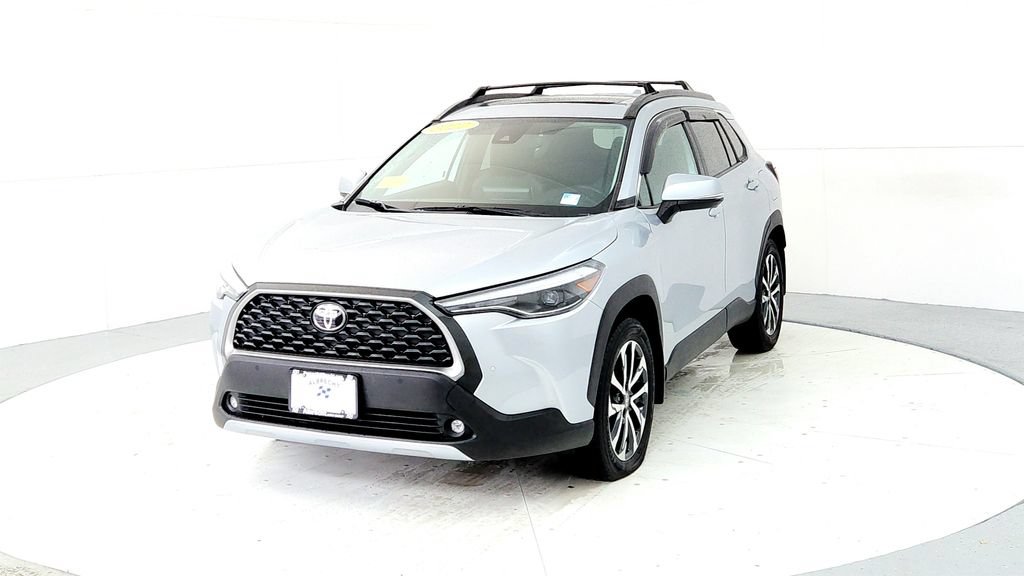 Used 2022 Toyota Corolla Cross XLE w/ Convenience Package AWD/4WD image 2