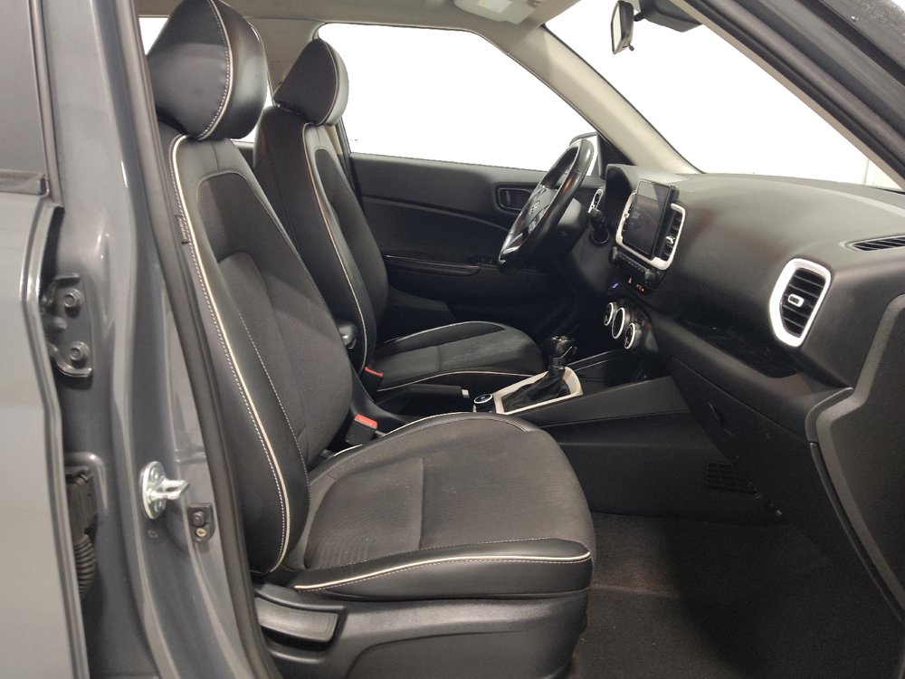 Used 2025 Hyundai Venue Limited FWD image 21