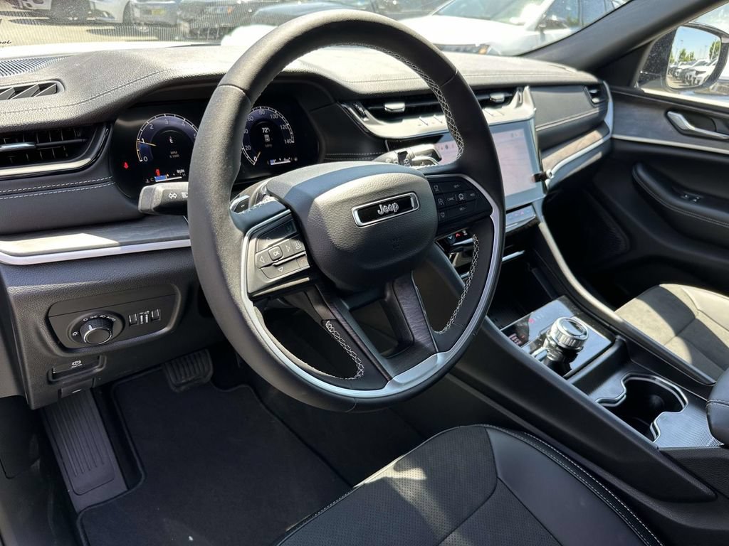 New 2026 Jeep Grand Cherokee Altitude AWD/4WD image 2