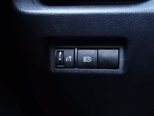 Used 2024 Toyota RAV4 XLE FWD image 39