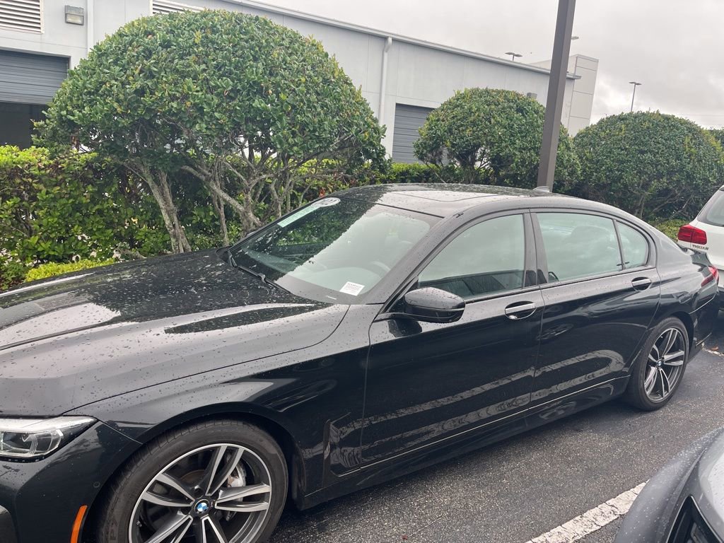 Used 2022 BMW 740i xDrive w/ M Sport Package image 3
