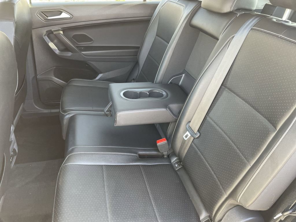 Used 2021 Volkswagen Tiguan SE w/ Panoramic Sunroof Package image 25