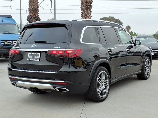 Used 2025 Mercedes-Benz GLS 450 4MATIC image 3
