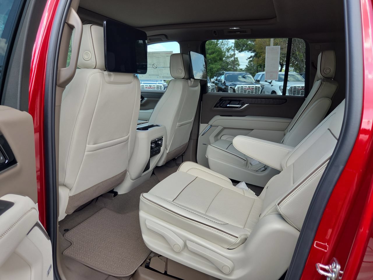 New 2026 GMC Yukon XL Denali w/ Denali Reserve Package AWD/4WD image 26