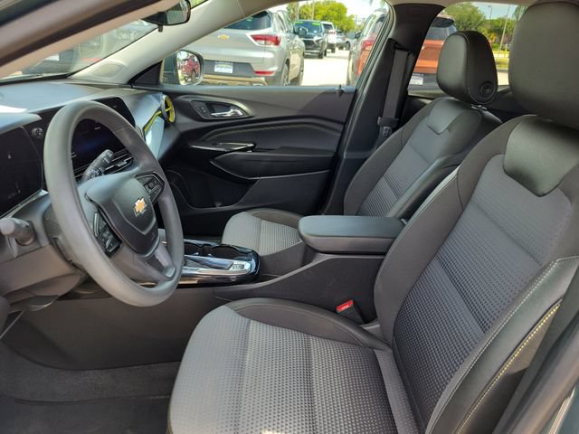 Used 2025 Chevrolet Trax LT FWD image 26