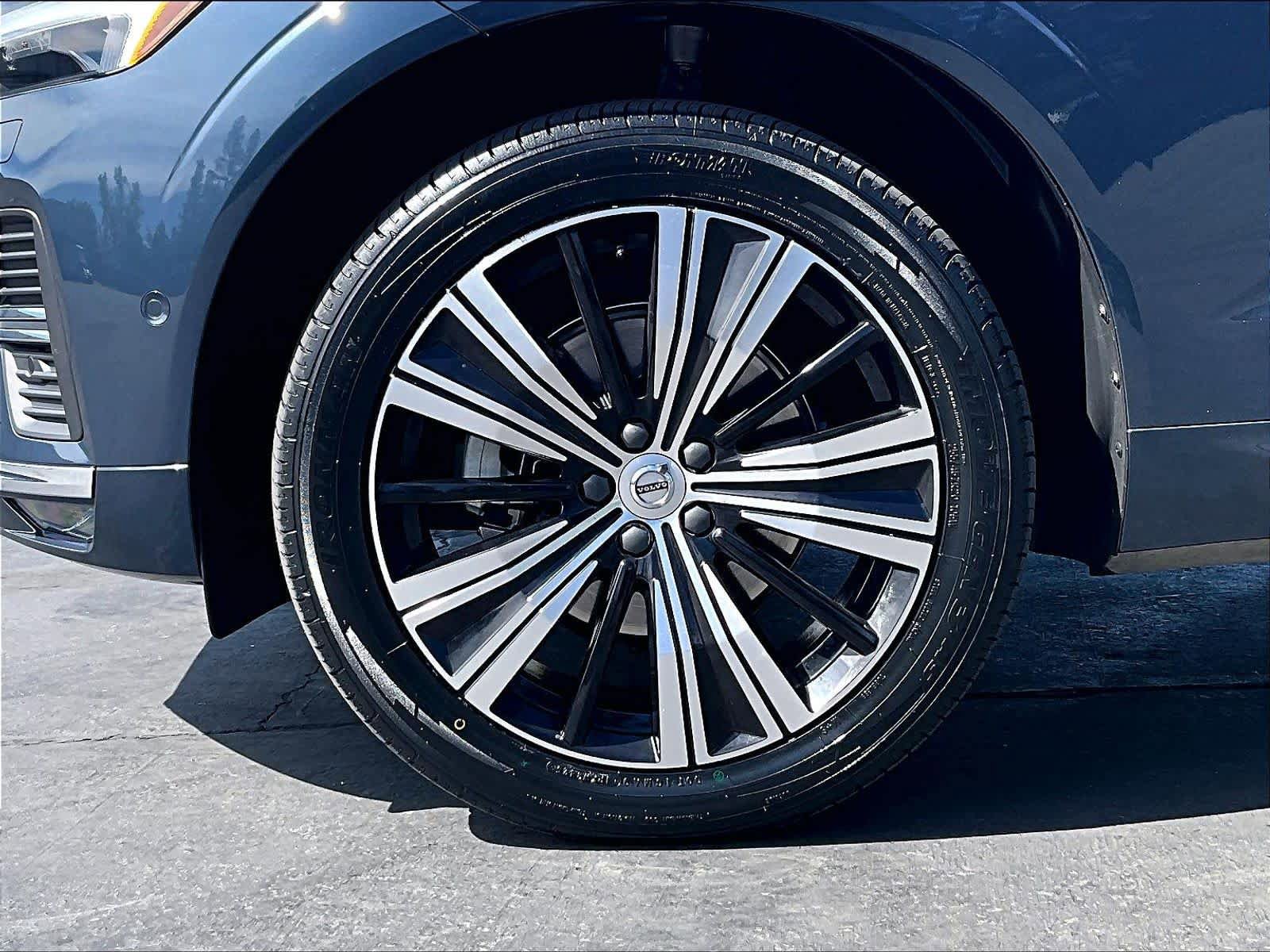 Used 2023 Volvo XC60 B5 Ultimate w/ Protection Package Premier FWD image 12