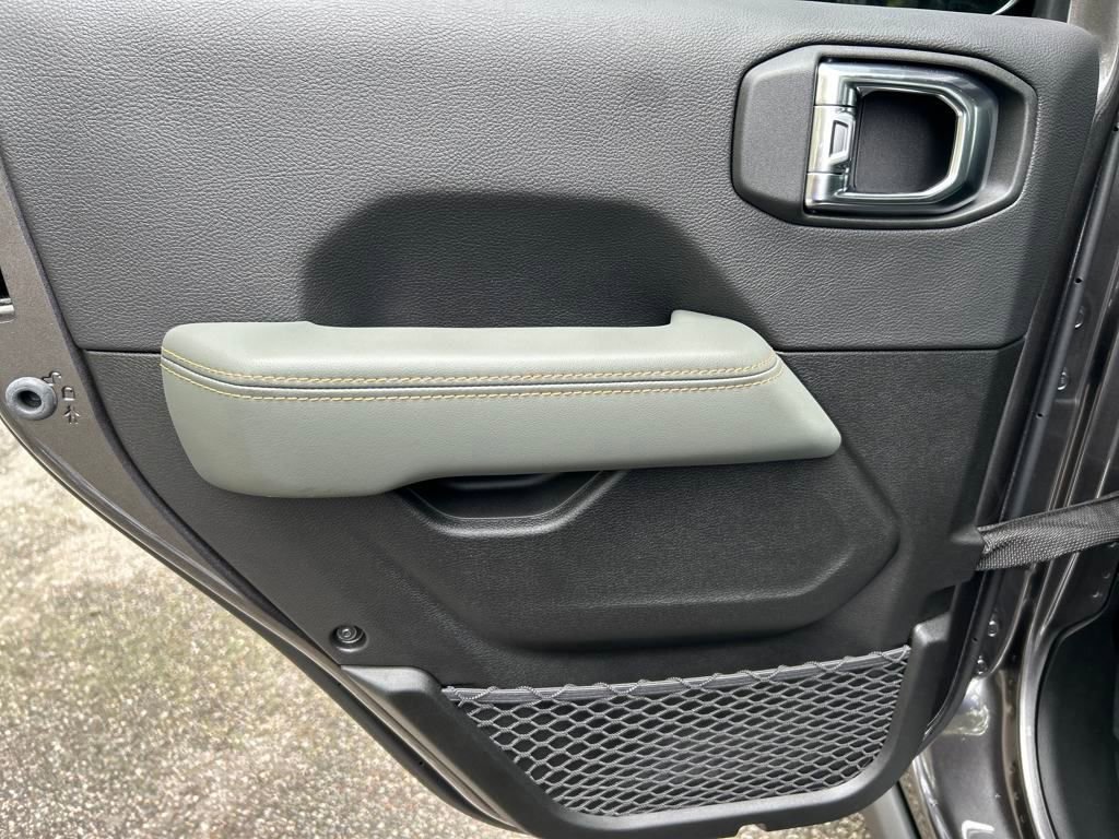 New 2025 Jeep Gladiator Mojave image 23